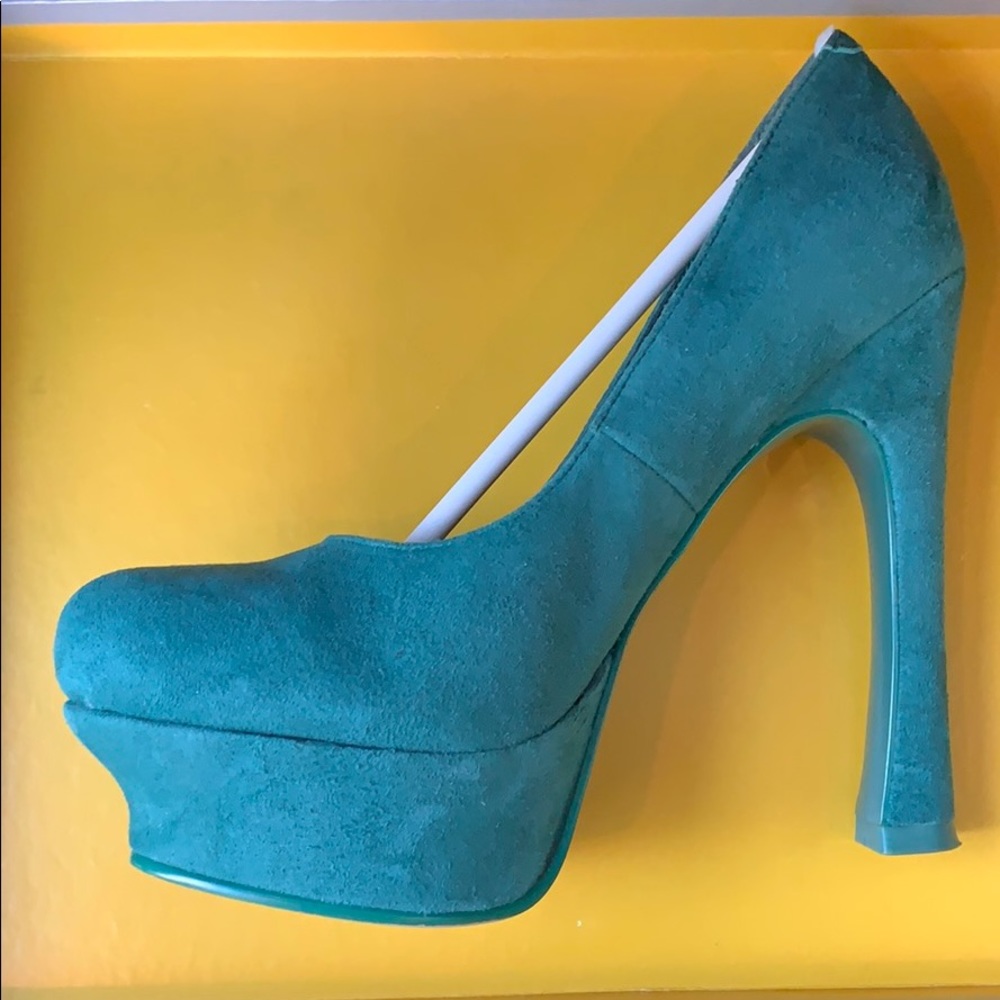Kelsi Dagger Suede pumps